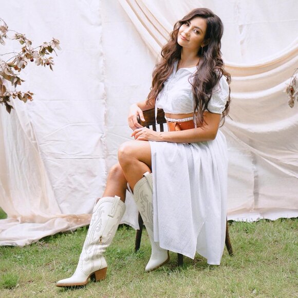 Women's White Embroidered Knee High Western Boots Pointy Toe Cowgirl Boots - Picture 5 of 5